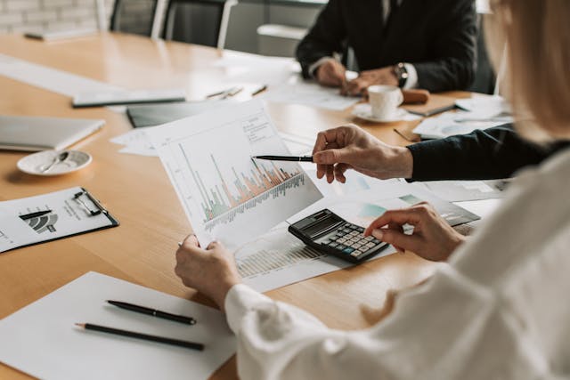 Five Number Summary Calculator Five number summary calculator showing minimum, Q1, median, Q3, maximum, average, and outlier results with step-by-step solution