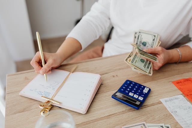 Monthly Savings Calculator Mobile-friendly monthly savings calculator with amortization schedule showing annual and monthly savings growth.